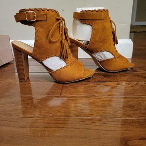 Lorelai Lace-Up Block Heeled Sandal- Camel